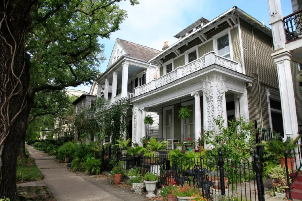 Explore the rich history of new orleans garden district on excursion planned with acx travel.